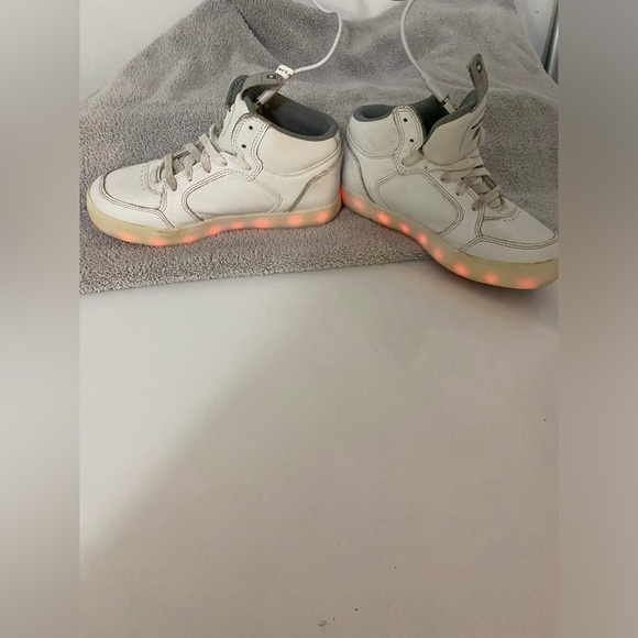 Sketchers light up shoes, kids - Picture 12 of 14